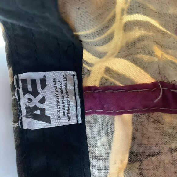 DUCK DYNASTY Camo Cap/Hat, A&E TV Series Ladies Fit Patch Logo Spell Out - Picture 9 of 10